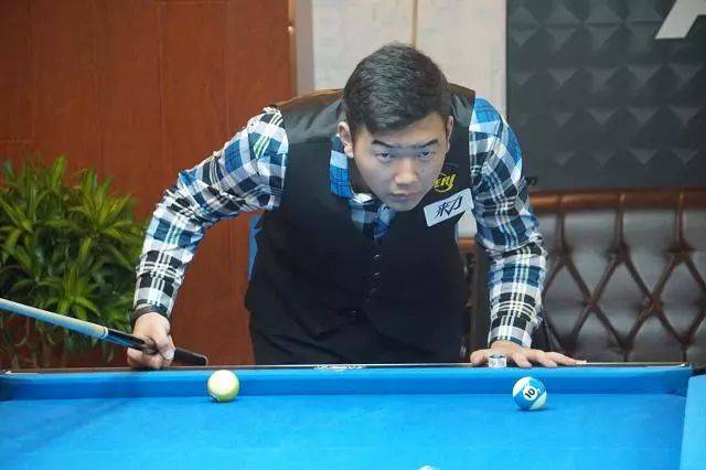 在省体的足 在省体的足